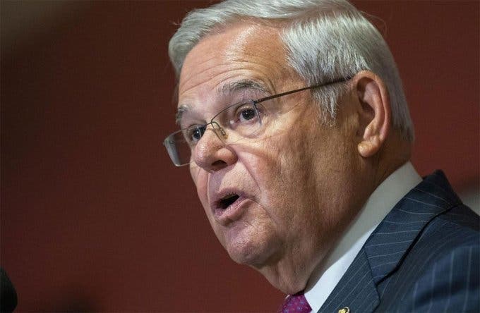 ¡Nueva acusacion Menendez es senalado por actuar como agente