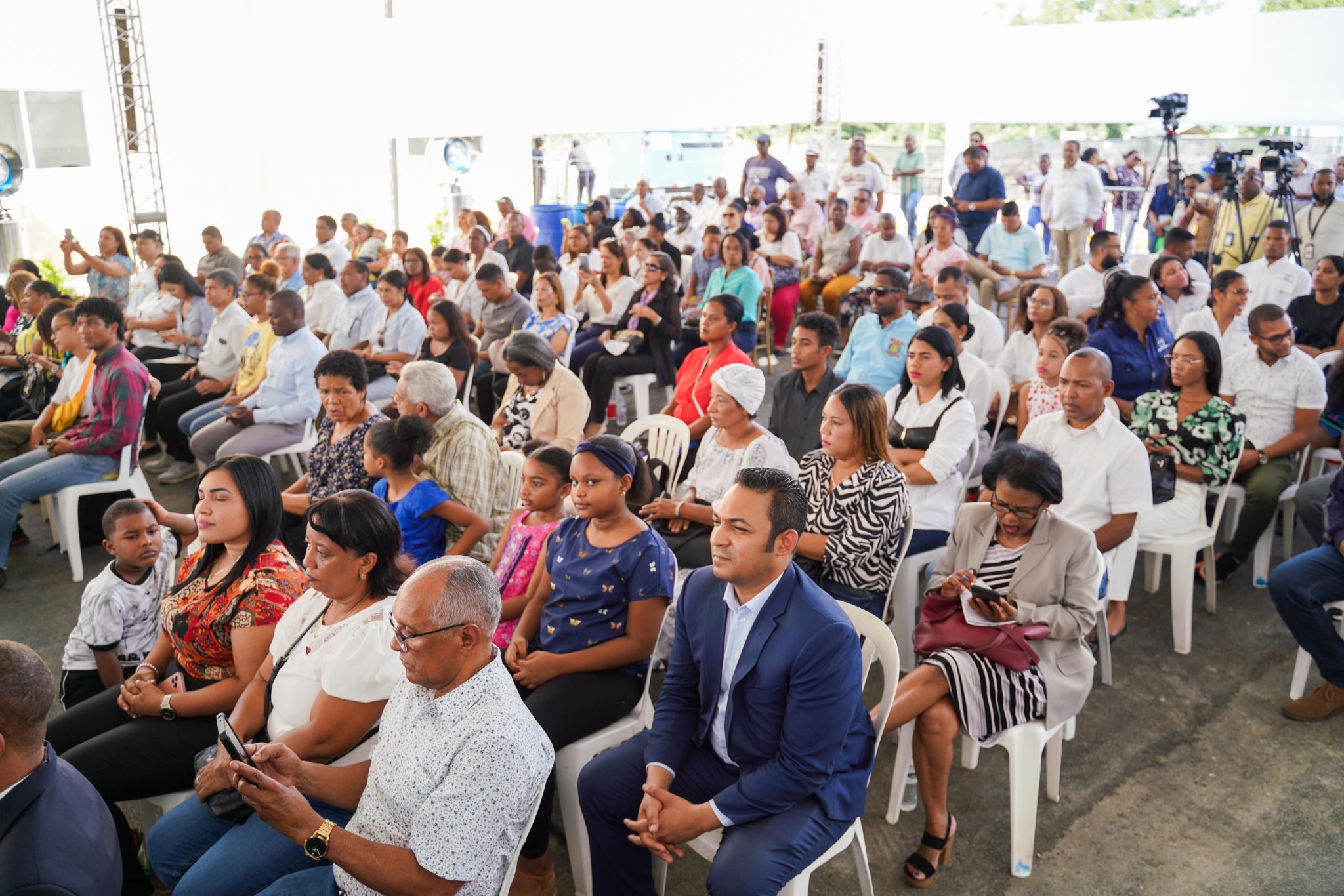 1699137554 879 Luis Abinader entrega 168 nuevas viviendas del Plan Familia Feliz