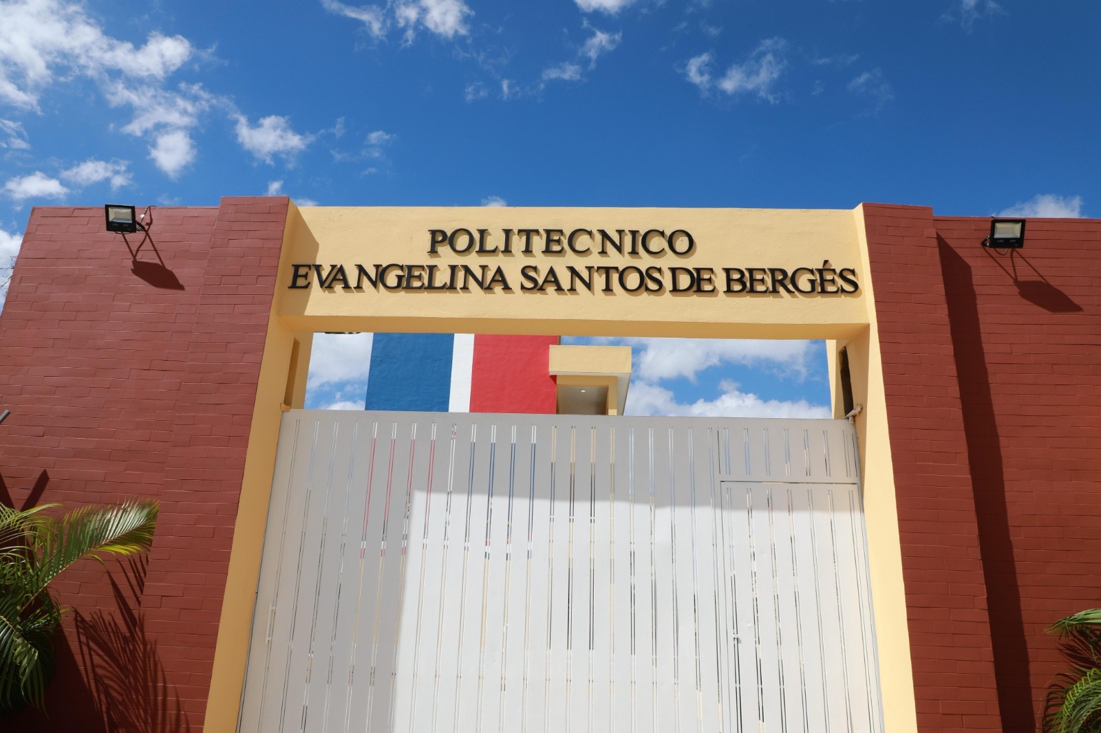 1699152193 471 Abinader reconoce labor de la ex primera dama con el CAID