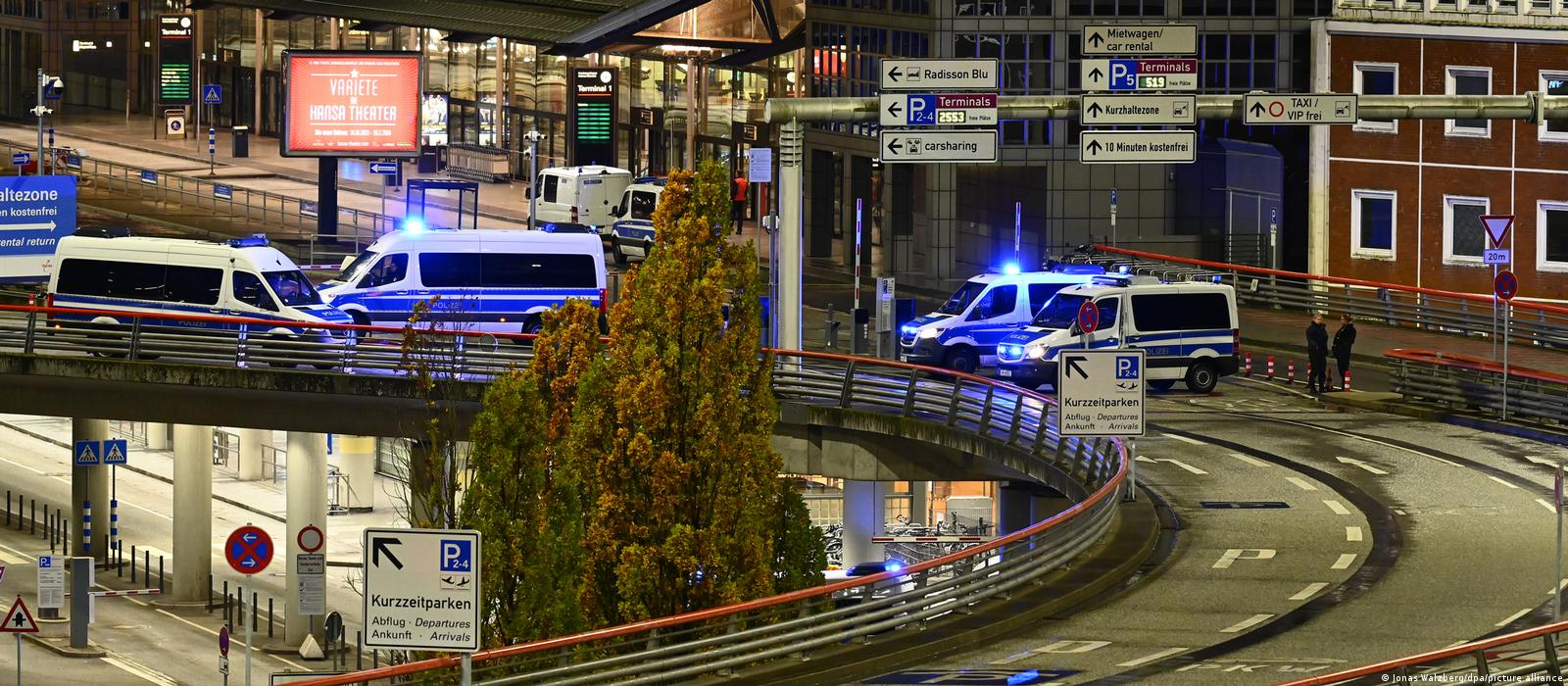 1699152313 758 Cierran aeropuerto de Hamburgo hombre armado tiene dos ninos como