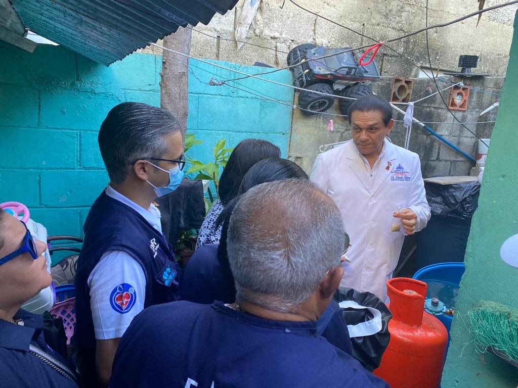 1699226708 497 Ministro de Salud supervisa labores contra el dengue en El