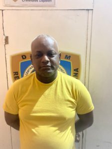 1699291938 930 Apresan dos personas y les ocupan arma ilegal motocicletas y