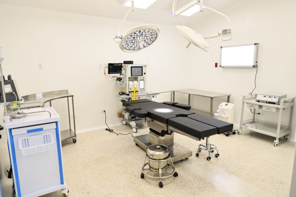 1699560737 959 Raquel Pena entrega emergencia y remozamiento general en tres hospitales