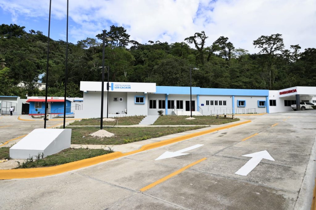 1699560738 779 Raquel Pena entrega emergencia y remozamiento general en tres hospitales