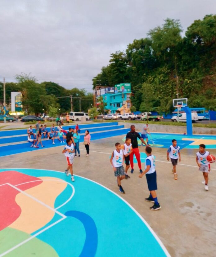 Moradores de Cristo Rey disfrutan del Cristo Park