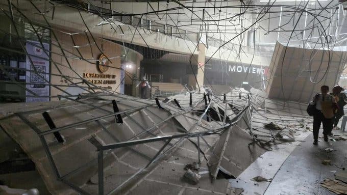 1700253632 379 Imagenes de los danos causados por el terremoto en Filipinas