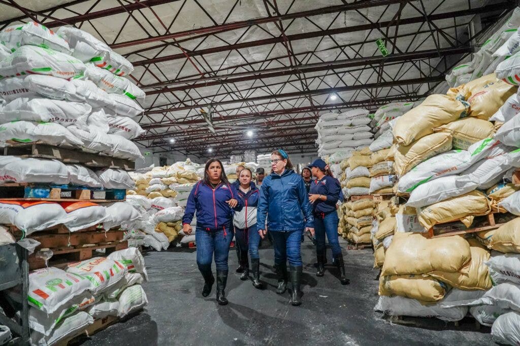 1700494033 327 Asisten a familias afectadas por inundaciones