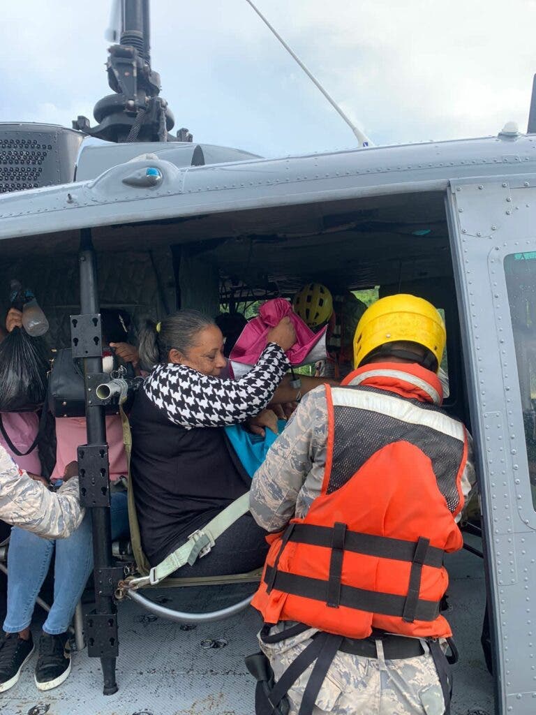 1700703850 853 Fuerzas Armadas mantiene labores de asistencia a afectados por disturbio