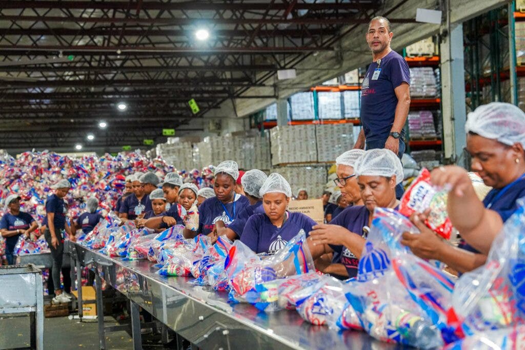Asisten a familias afectadas por inundaciones