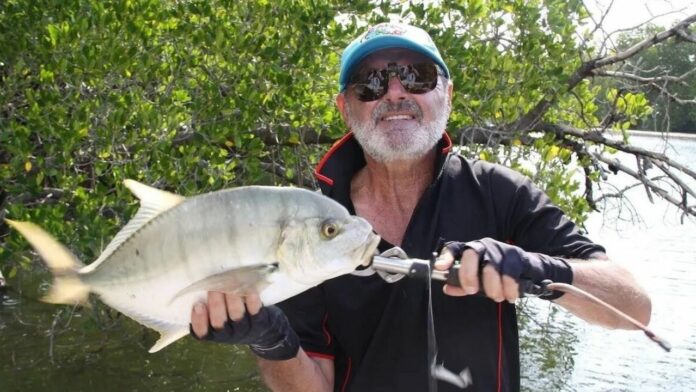 Buscan a locutor de radio desaparecido en un río infectado de cocodrilos