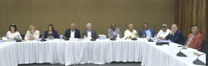 Citan ministros y directores a opinar de Presupuesto 2024