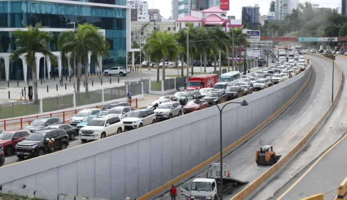 Gobierno trabaja en un plan para armonizar el tránsito por trabajos en desnivel de la 27