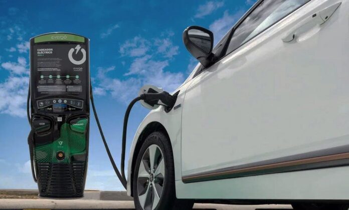 Inauguran cargador para autos eléctrico