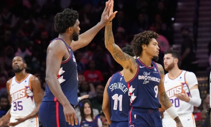 Joel Embiid lidera a los 76ers a vencer 112-100 a Phoenix para su 4ta victoria consecutiva