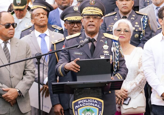 Juramentan a nuevo director Policía Nacional