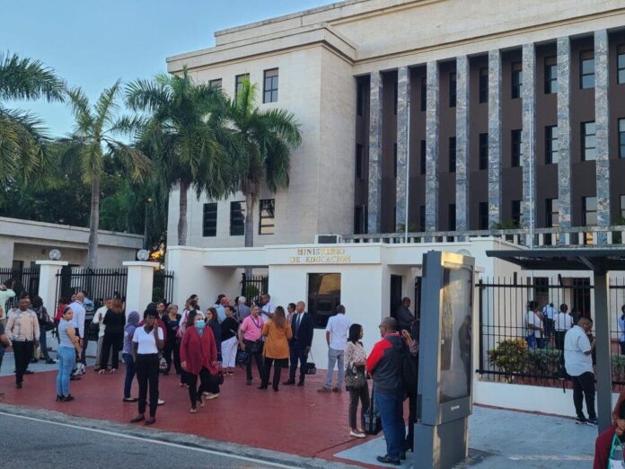 Ministerio de Educación ofrece detalles sobre conato de incendio en sus instalaciones de la Gómez