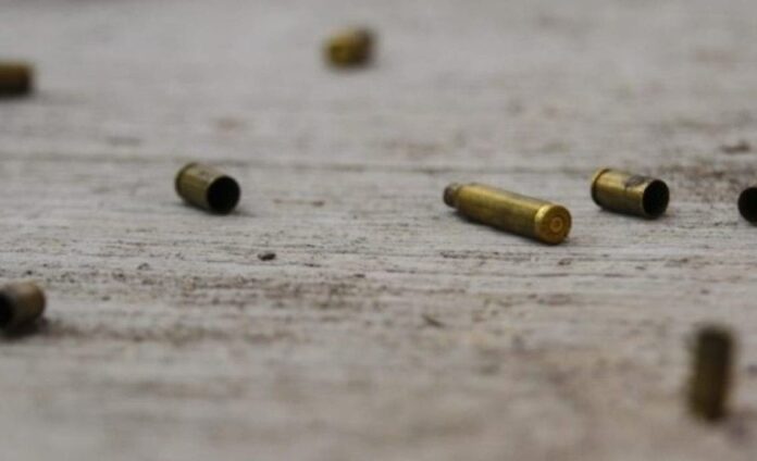 Mujer se encontraba compartiendo con su familia cuando fue acribillada