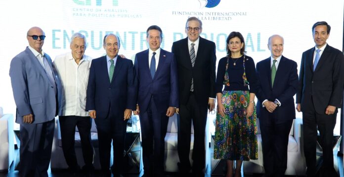 Narco, pobreza, clima amenazan democracia de América Latina