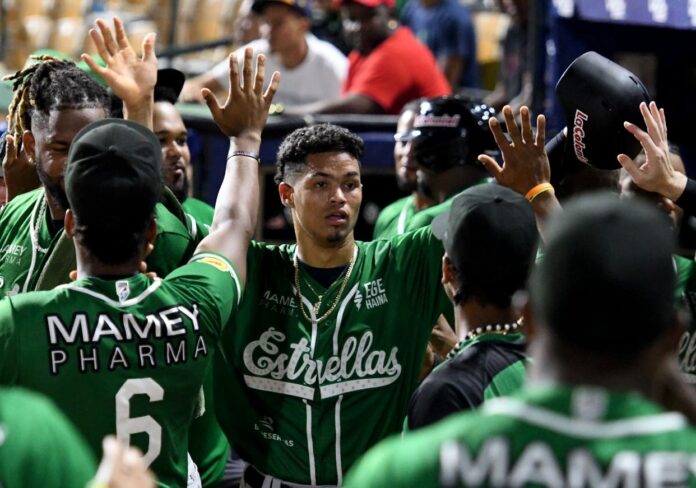 Ofensiva EO arremete contra el pitcheo rojo