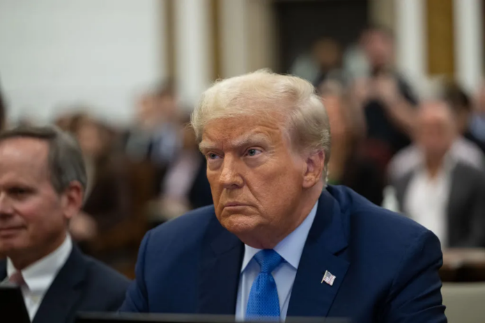 Planes de Trump si regresa a Casa Blanca incluyen aranceles, y deportaciones y despidos masivos