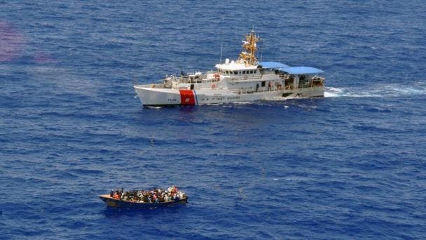 Repatrian a RD a 34 migrantes, incluyendo una haitiana, tras Repatrian a RD a 34 migrantes, incluyendo una haitiana, tras interceptar embarcación en PR