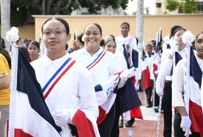 Rinden tributo a la Constitución en ciudad Santiago