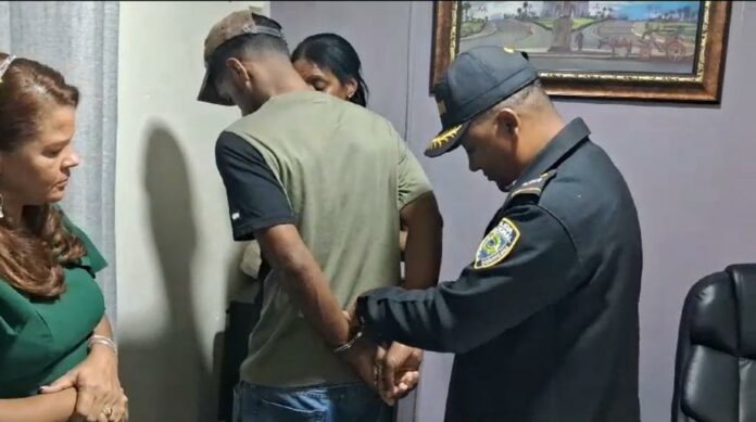 Se entrega a la policía hombre que mató a mujer Se entrega a la policía hombre que mató a mujer en Imbert, Puerto Plata