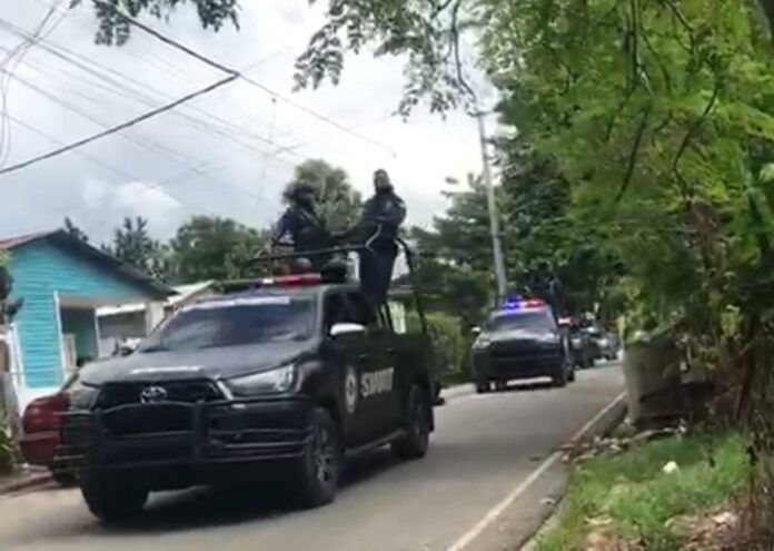 Unidades de la PN recorren calles de Licey al Medio ante llamado a paro