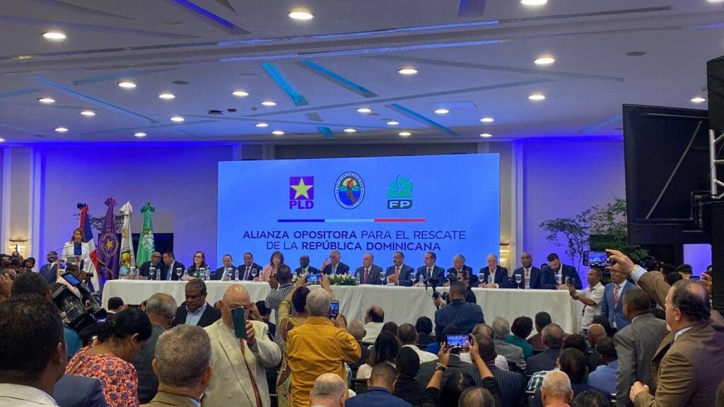 ¿Por que Leonel Fernandez y Danilo Medina no asistieron a