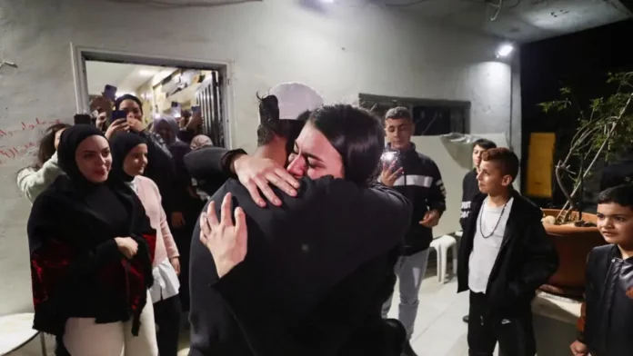 ‘Nos rociaron con gas y nos golpearon tras los interrogatorios’, afirma palestina liberada