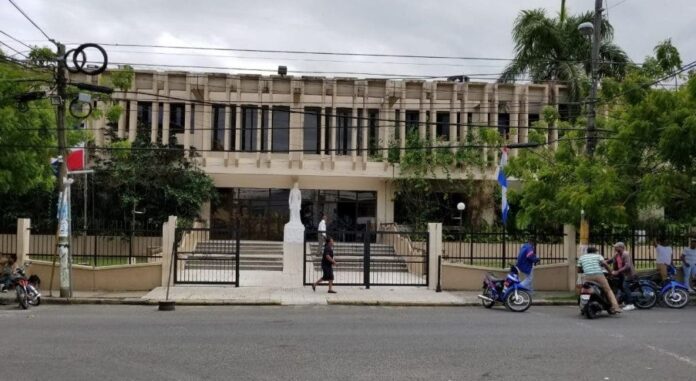 Tribunal favorece mujer que fue incluida «por error» en acusaciones de estafa en SFM