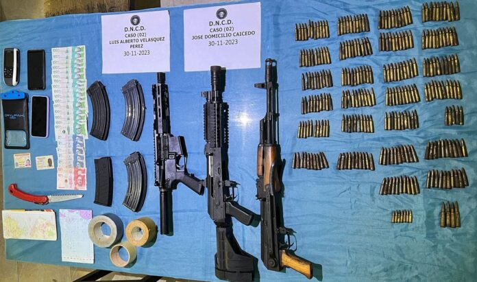 DNCD apresa dos extranjeros en Barahona con fusiles de asalto