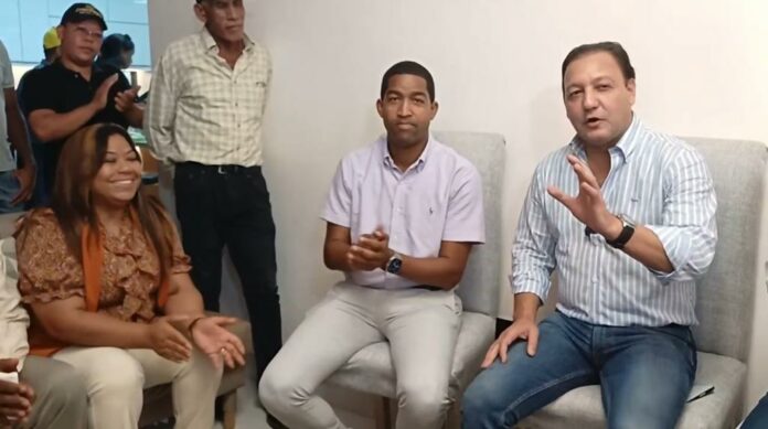 Abel: Gobierno ya escogió a Napoleón Estévez como presidente TC, ”un perremeísta disfrazado”