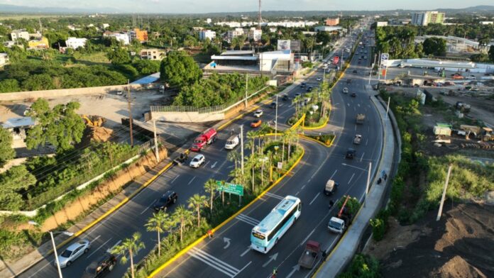 Presidente inaugura ampliación entrada a Santiago