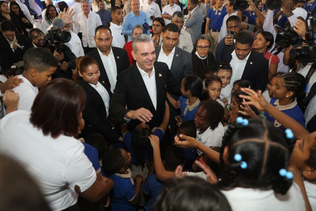 1701707710 980 Gobierno entrega ultimo libro de texto critica anterior gestion