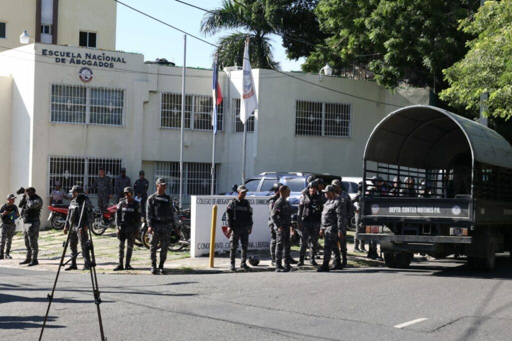 1701715991 365 Colegio de Abogados exigen emitan boletin final