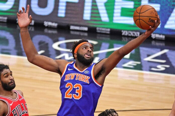 Mitchell Robinson estará fuera al menos 2 meses por una cirugía de tobillo