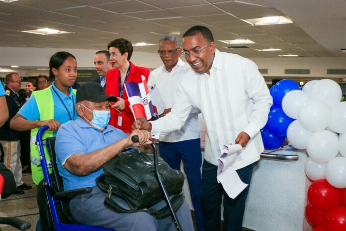 Así están recibiendo a dominicanos residentes en el exterior que llegan por festividades navideñas
