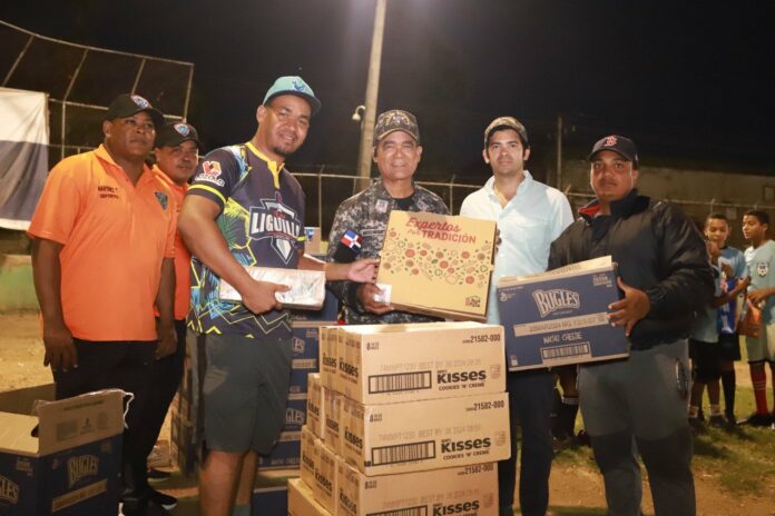 Policía y empresas llevan alegría a niños deportistas en Cristo Rey