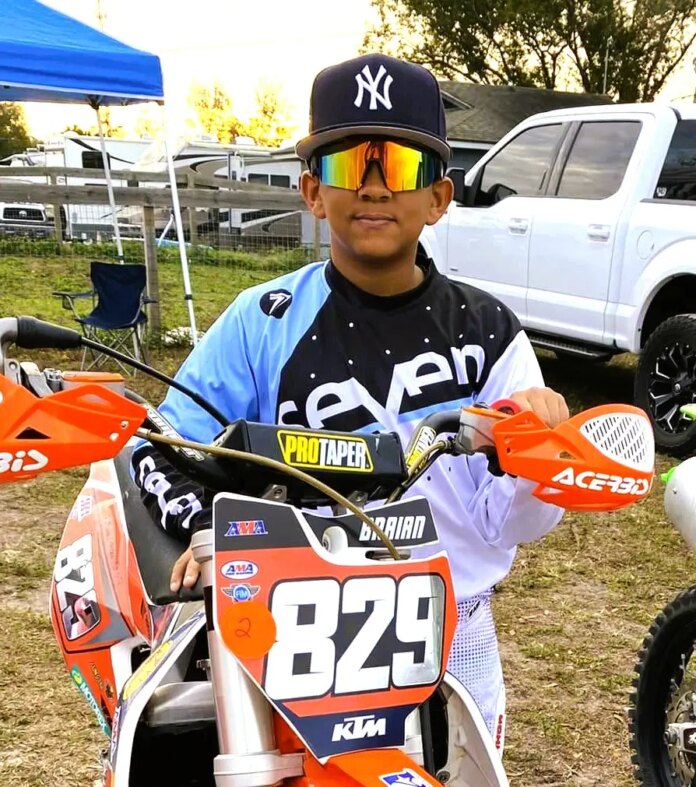 Niño dominicano se corona subcampeón de motocross en EEUU