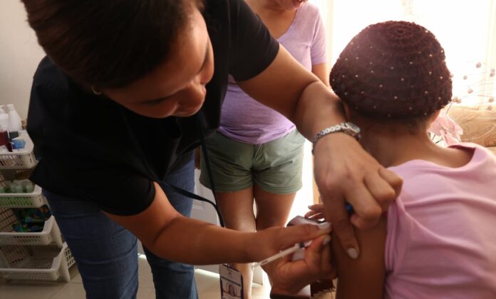 No se vacunan por no dejar de ingerir alcohol en días de Navidad