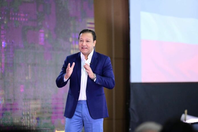 Abel dice de llegar a la Presidencia desconocerá contrato con AERODOM