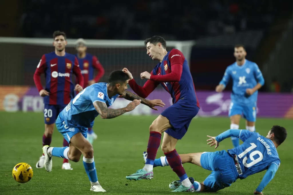 Barcelona FC derrota 3 2 al Almeria y se consolida en.webp