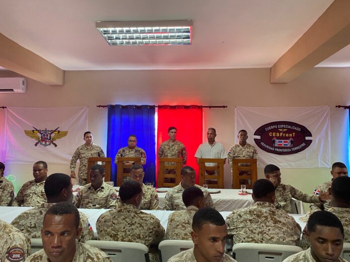 Cesfront agasaja a militares de Pedernales con motivo festividades navideñas