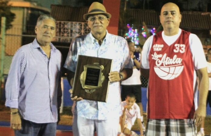 Club Atala reconoce a Cáffaro, Villalona y Duluc por su apoyo