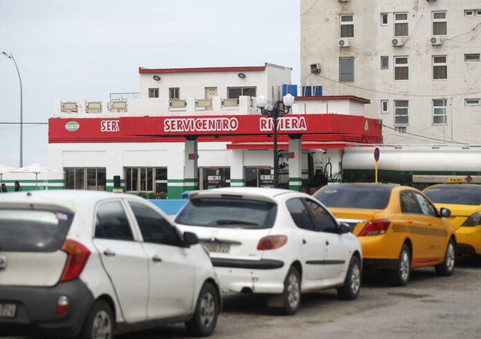 Cuba subirá los combustibles y acabará con el subsidio universal a la canasta básica