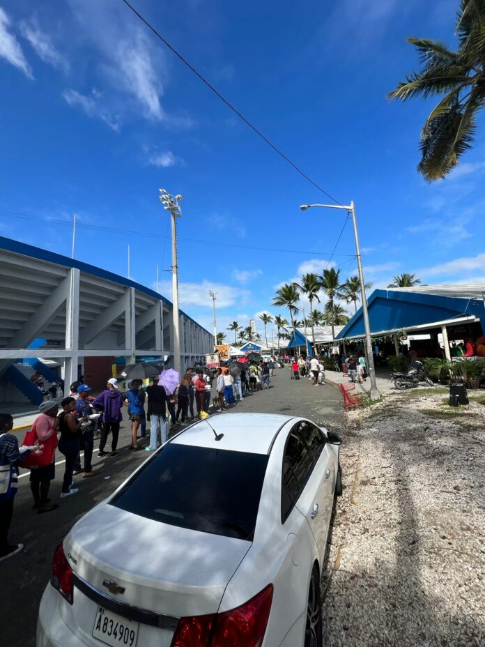 Desorden y caos en Inespre de la Feria Ganadera; cientos de personas acuden a comprar