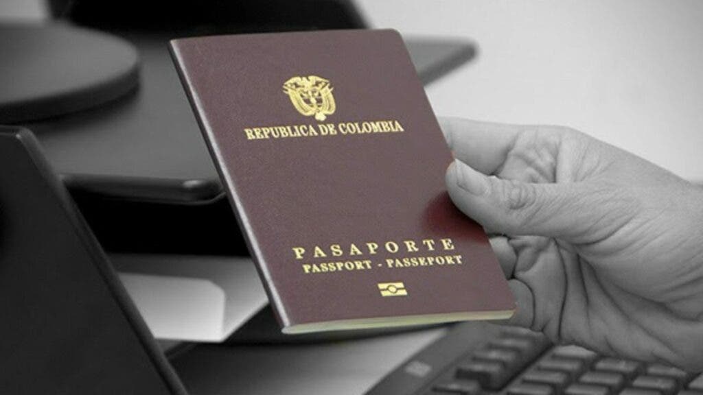 Detenidos cuatro colombianos que vendian documentos falsos a dominicanos y