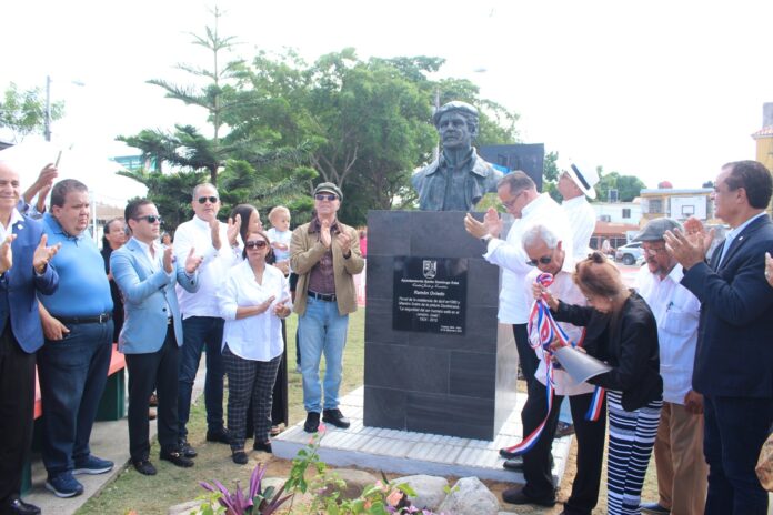 Develizan busto y un mural en honor al pintor Ramón Oviedo