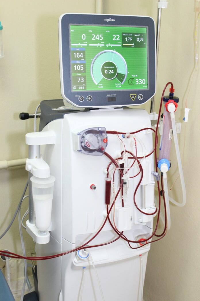 Dotan Hospital Ney Arias Lora de más máquinas modernas para unidad de diálisis  